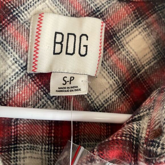 NWT Urban Outfitters size small Dakota cropped red white flannel button up - Picture 9 of 9
